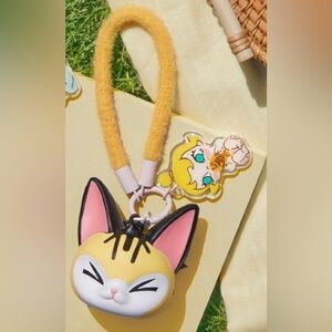 POP MART Baby Molly & Baby Tabby Series-Pinch Pendant (Sneak a Bite) NIB